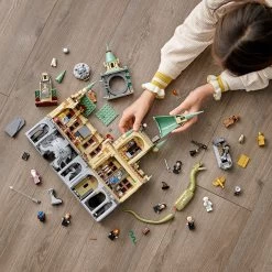 Warner Bros Hogwarts Chamber Of Secrets LEGO -Warner Bros 76389 lifestyle build crop