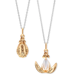 Warner Bros Charmed Aroma Golden Egg Candle -Warner Bros CA 1800x1899 GoldenEggNecklace