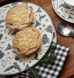 Warner Bros Hogwarts Dessert Plates Set -Warner Bros HI Lifestyle Plates1