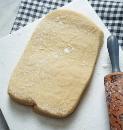 Warner Bros Hogwarts Rolling Pin -Warner Bros HI Lifestyle Roller2