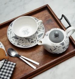 Warner Bros Hogwarts Tea For One Set -Warner Bros HI Lifestyle Teapot2