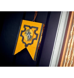 Warner Bros Hufflepuff House Banner LEGO -Warner Bros Huff House Banner LEGO7