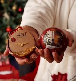 Warner Bros Harry Potter Christmas Pin Bauble -Warner Bros XMAS23 Lifestyle HarryBauble2