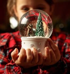 Warner Bros Hagrid Christmas Snow Globe -Warner Bros XMAS23 Lifestyle Snowglobe1